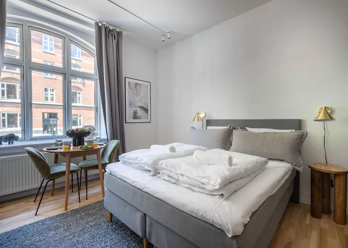Perfect Couples Retreat In Urban Area